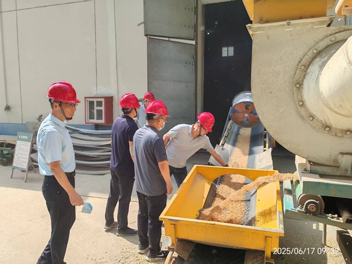 淮南市糧食和物資儲備局黨組書記、局長徐權調研督導夏糧收購工作